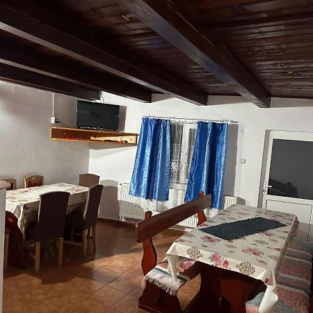 Casa Alex Villa อาริเอเชนิ ภายนอก รูปภาพ