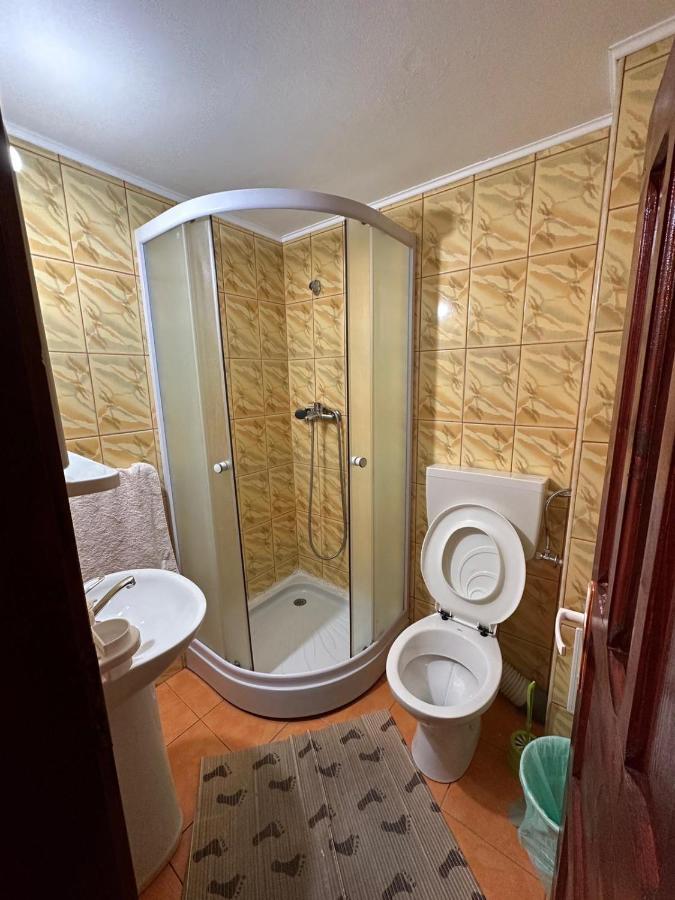 Casa Alex Villa อาริเอเชนิ ภายนอก รูปภาพ