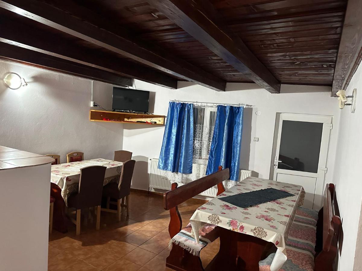 Casa Alex Villa อาริเอเชนิ ภายนอก รูปภาพ